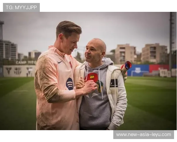 伊涅斯塔谈亚马尔受到批评阿劳霍欧冠将继续首发，伊涅斯塔是皇马球迷